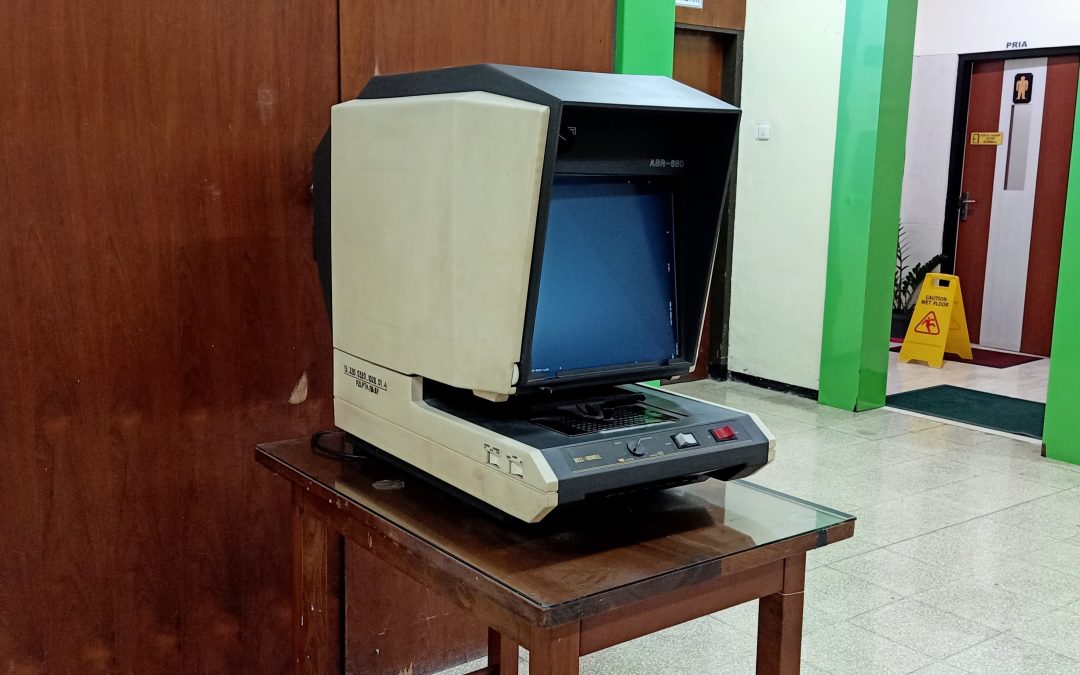 Bell and Howell Microfiche Reader